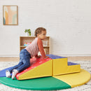 Structure d'escalade et de glisse à 360° Little Me Play, idéale pour les débutants. Structure en mousse pour jeux d'intérieur actifs et sécuritaires.