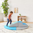 Structure d'escalade et de glisse à 360° Little Me Play, idéale pour les débutants. Structure en mousse pour jeux d'intérieur actifs et sécuritaires.